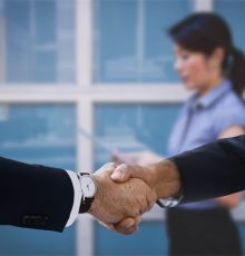 shaking-hands-3753419_1280